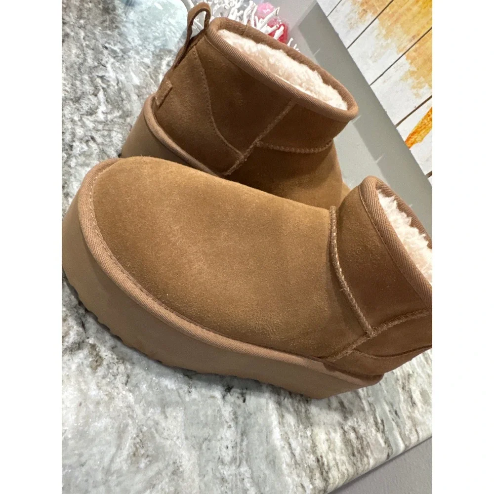 UGG Women's Classic Ultra Mini Platform Boot in Chestnut size 7